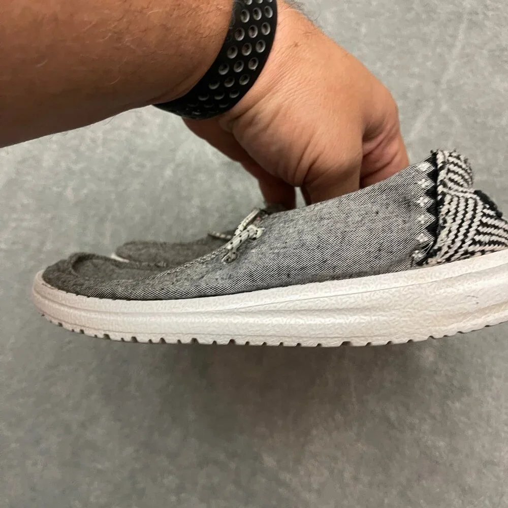 Hey Dude Wendy Youth Chambray Onyx Grey Size:Y2-L3  See pics for condition.